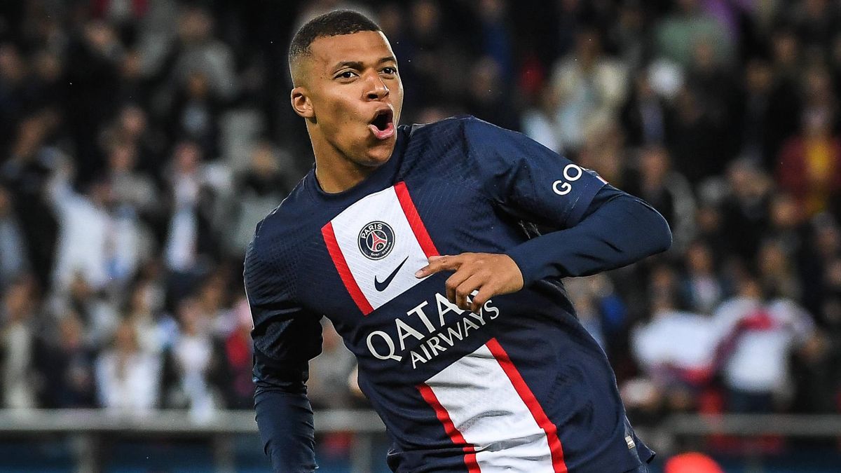 Kylian Mbappe Gay: Coach Says “In A Perfect Relationship” With Mbappe!