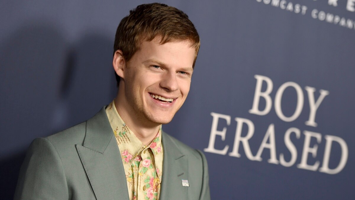 Lucas Hedges Gay: His Dating Rumors & Upcoming Project Questions His Sexuality!